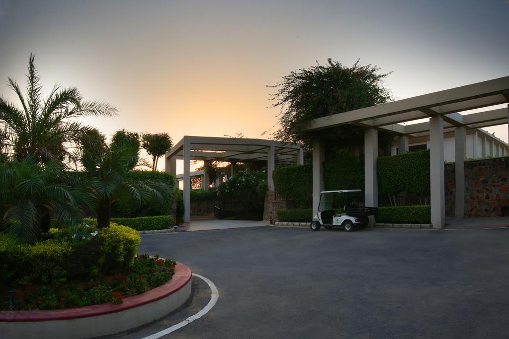 Lemon Tree Hotel, Tarudhan Valley, Manesar Gurgaon Luaran gambar