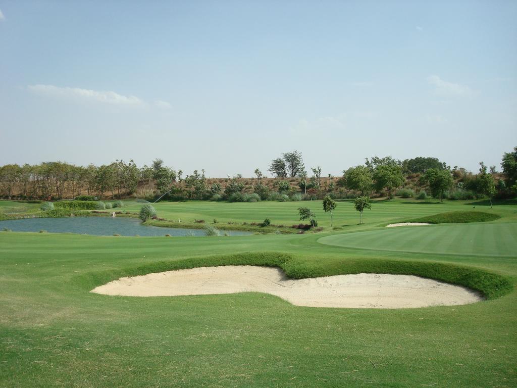 Lemon Tree Hotel, Tarudhan Valley, Manesar Gurgaon Luaran gambar