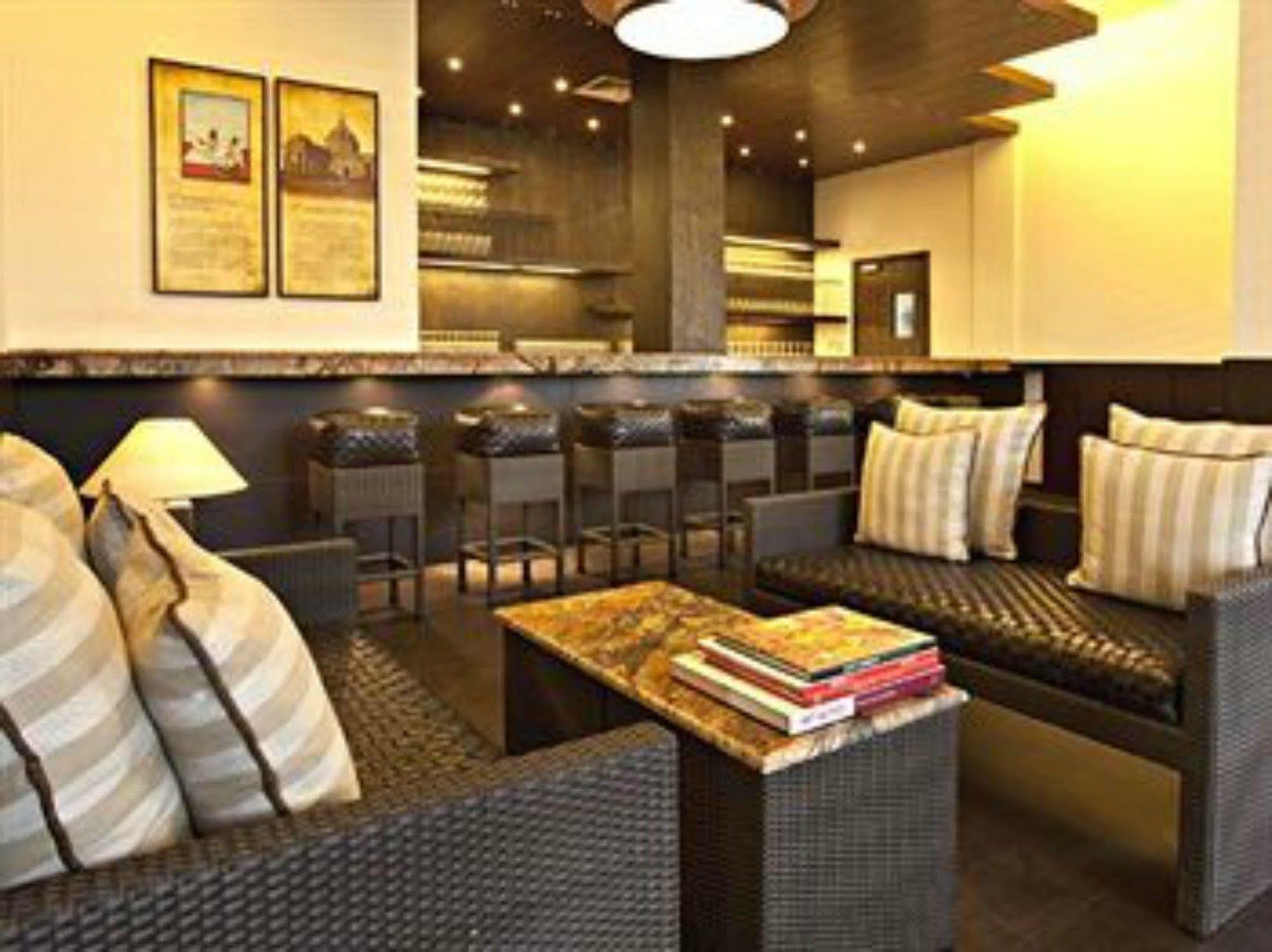 Lemon Tree Hotel, Tarudhan Valley, Manesar Gurgaon Luaran gambar